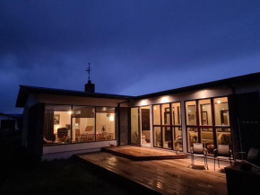 Laugarbakki Guesthouse - free hot tub and sauna, cozy and quiet